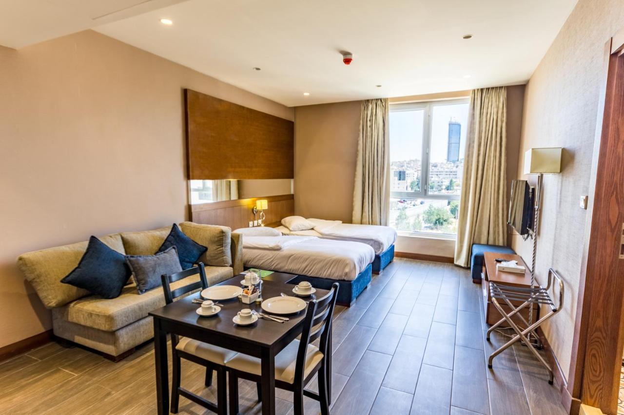 The Seventh Star Hotel Suites Амман Екстер'єр фото