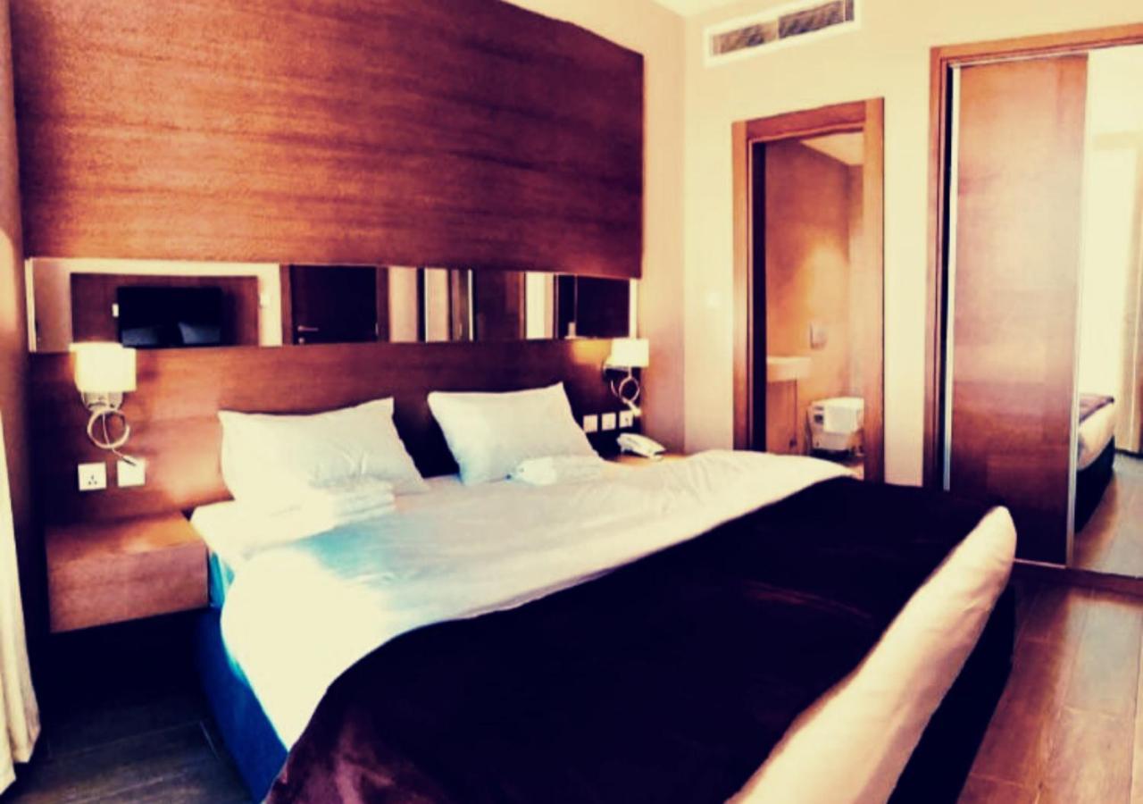 The Seventh Star Hotel Suites Амман Екстер'єр фото