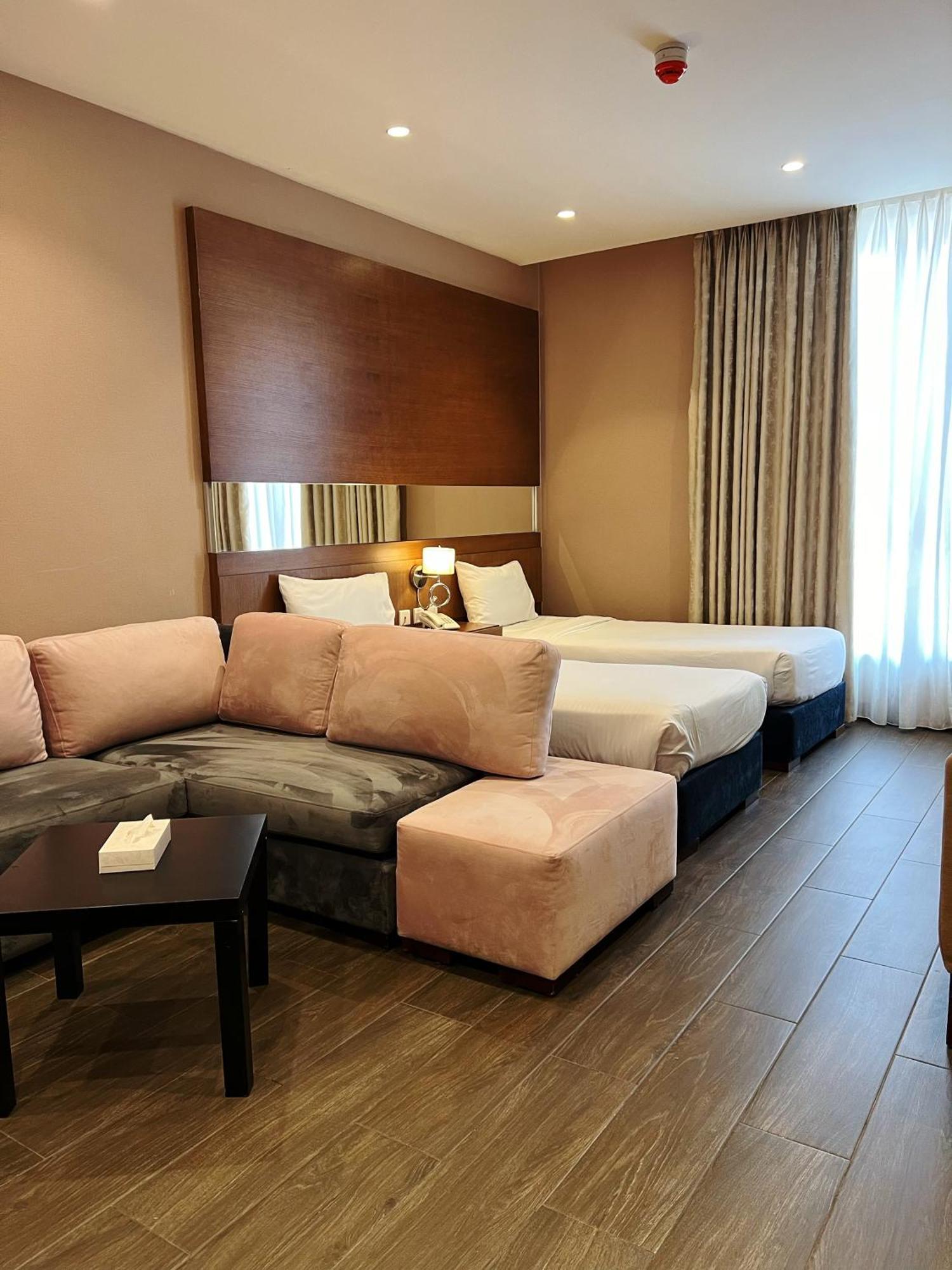 The Seventh Star Hotel Suites Амман Екстер'єр фото