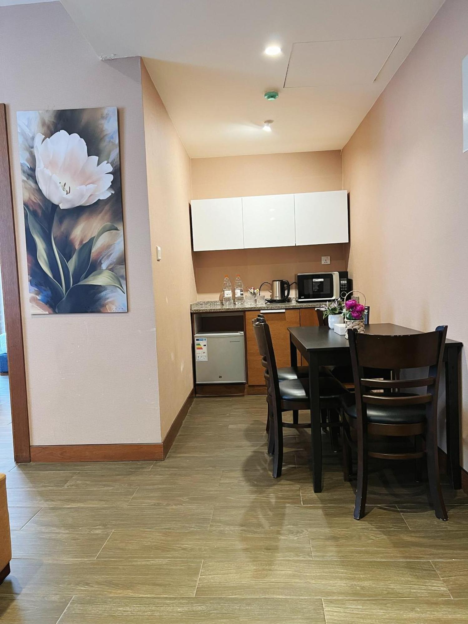 The Seventh Star Hotel Suites Амман Екстер'єр фото