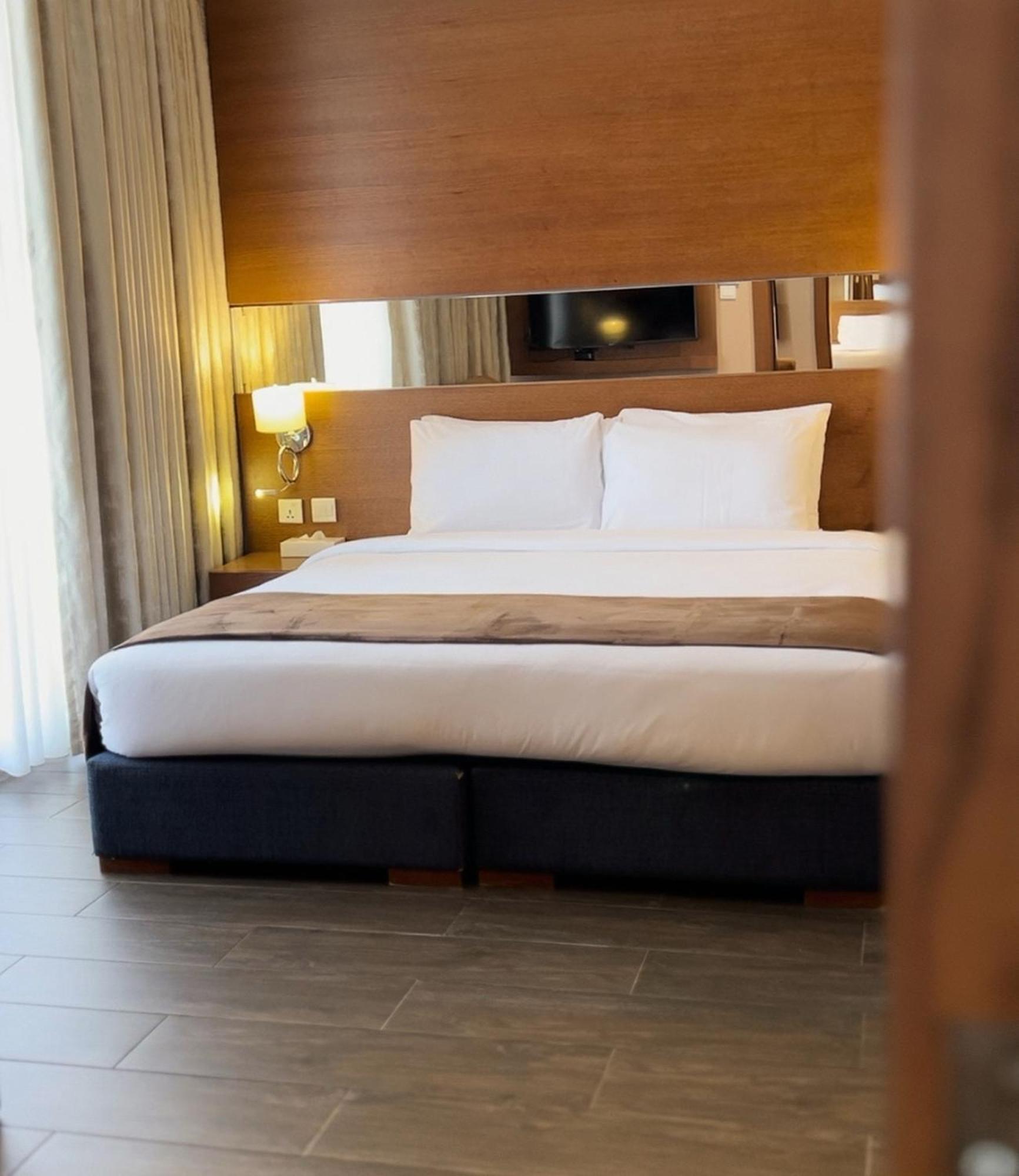 The Seventh Star Hotel Suites Амман Екстер'єр фото