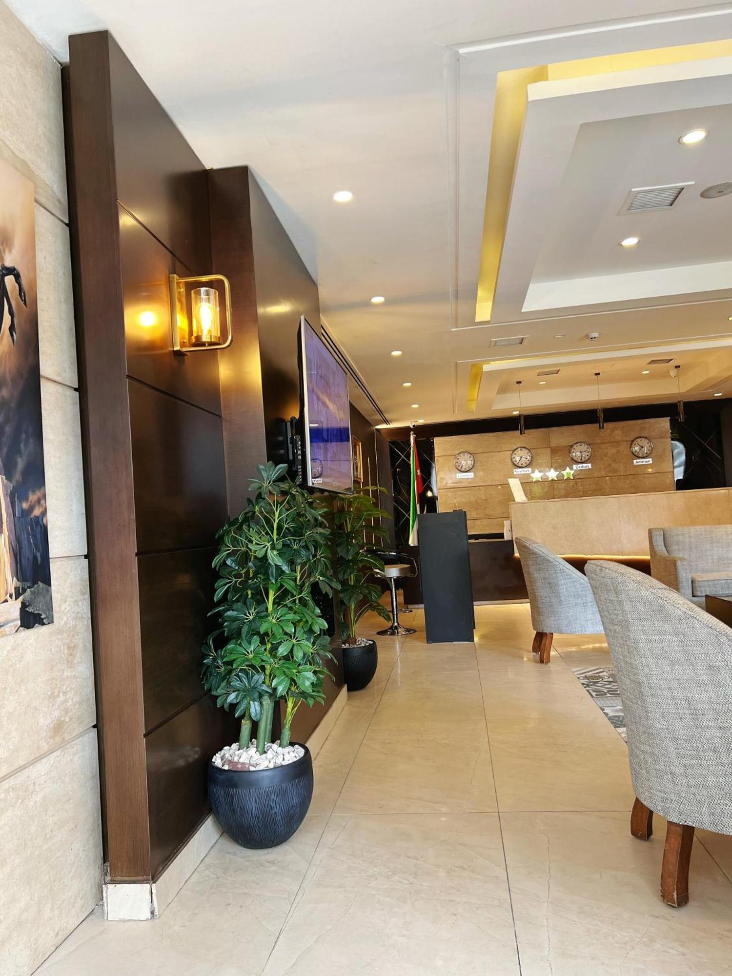 The Seventh Star Hotel Suites Амман Екстер'єр фото