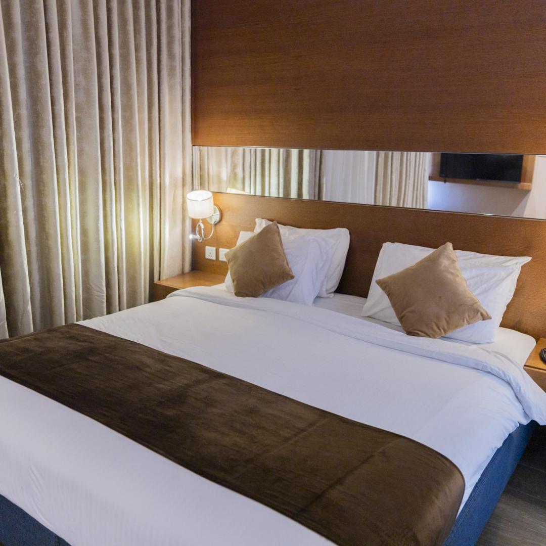 The Seventh Star Hotel Suites Амман Екстер'єр фото
