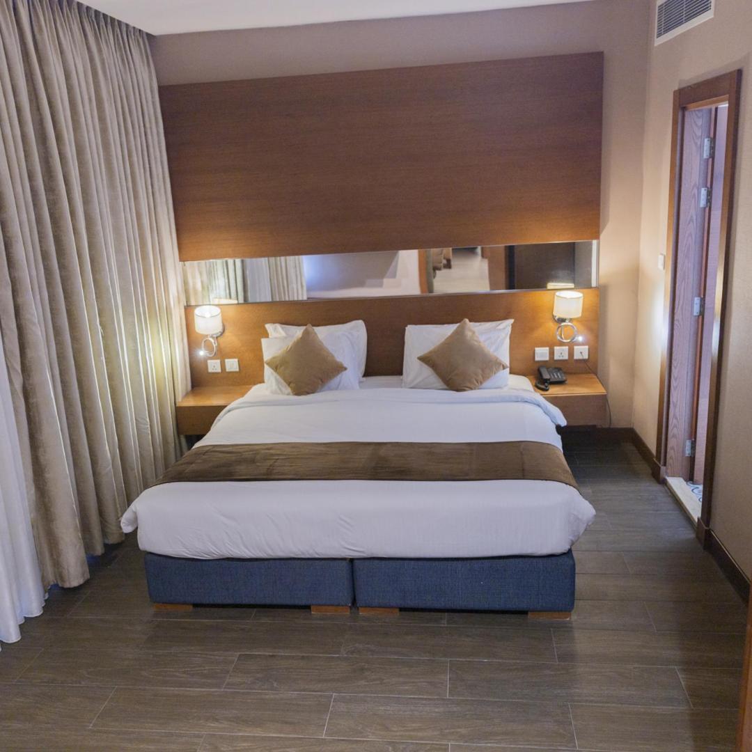 The Seventh Star Hotel Suites Амман Екстер'єр фото