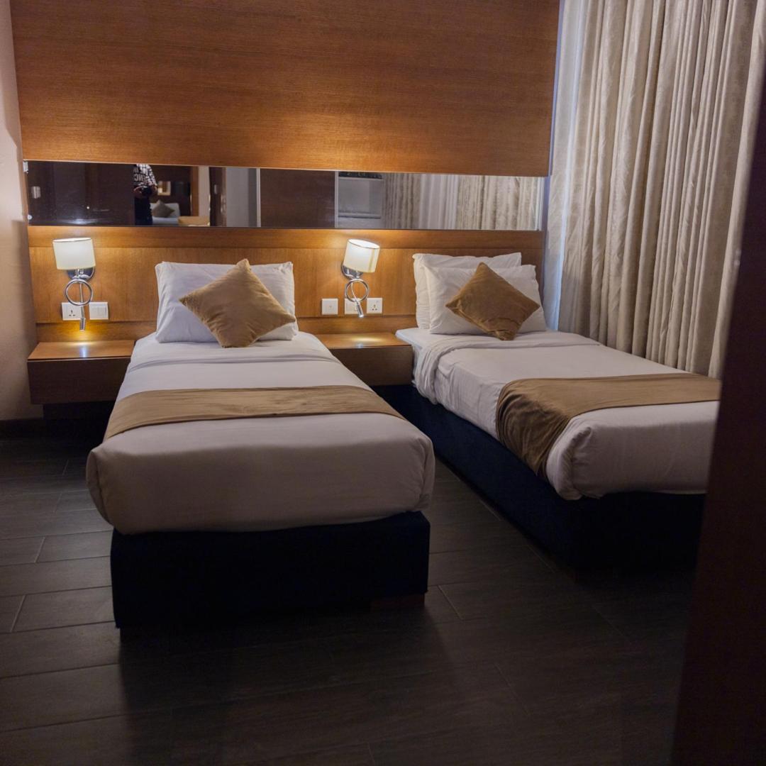The Seventh Star Hotel Suites Амман Екстер'єр фото